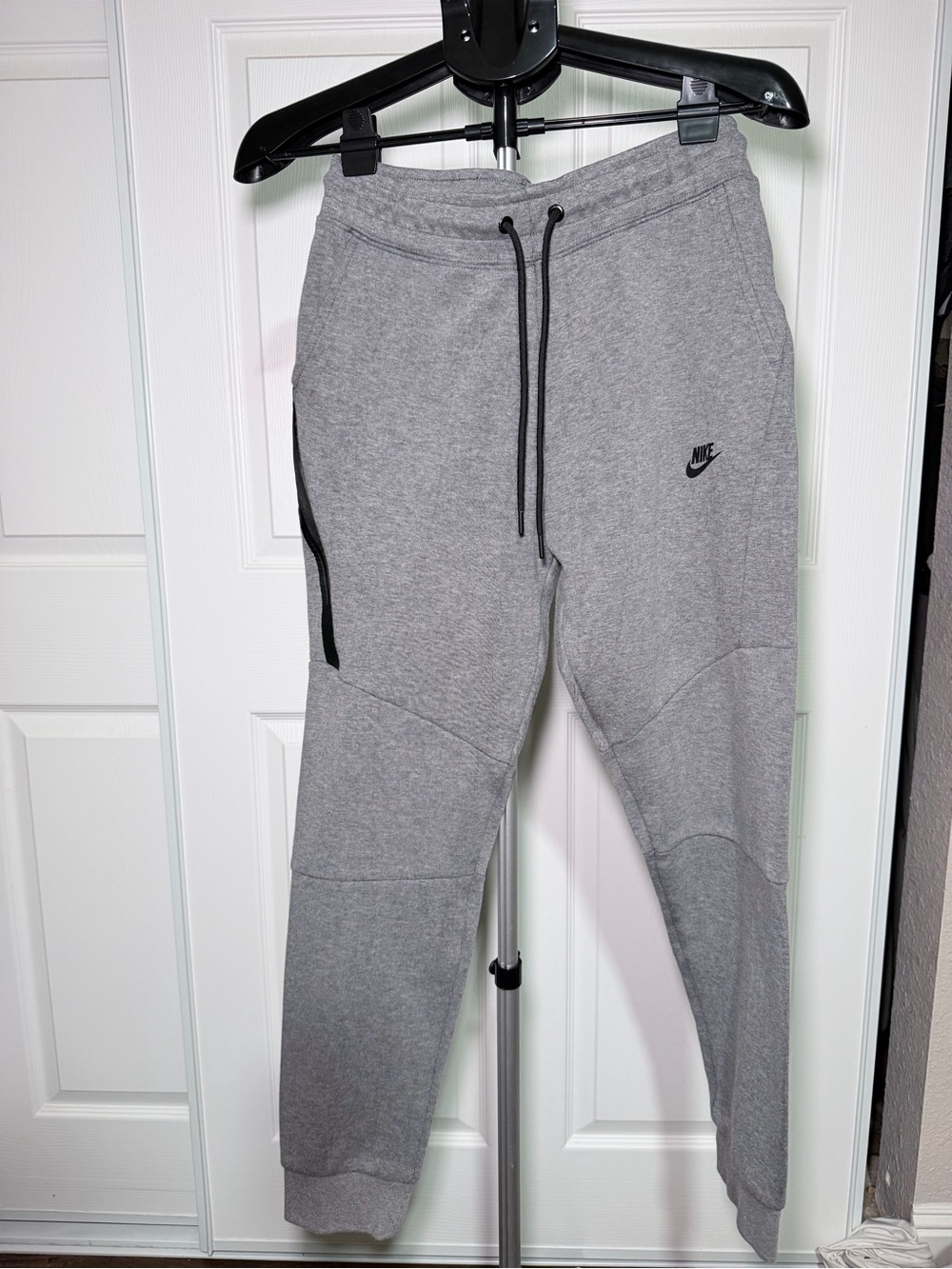 Nike Gray Men’s Jogger Sweatpants with Black Accents